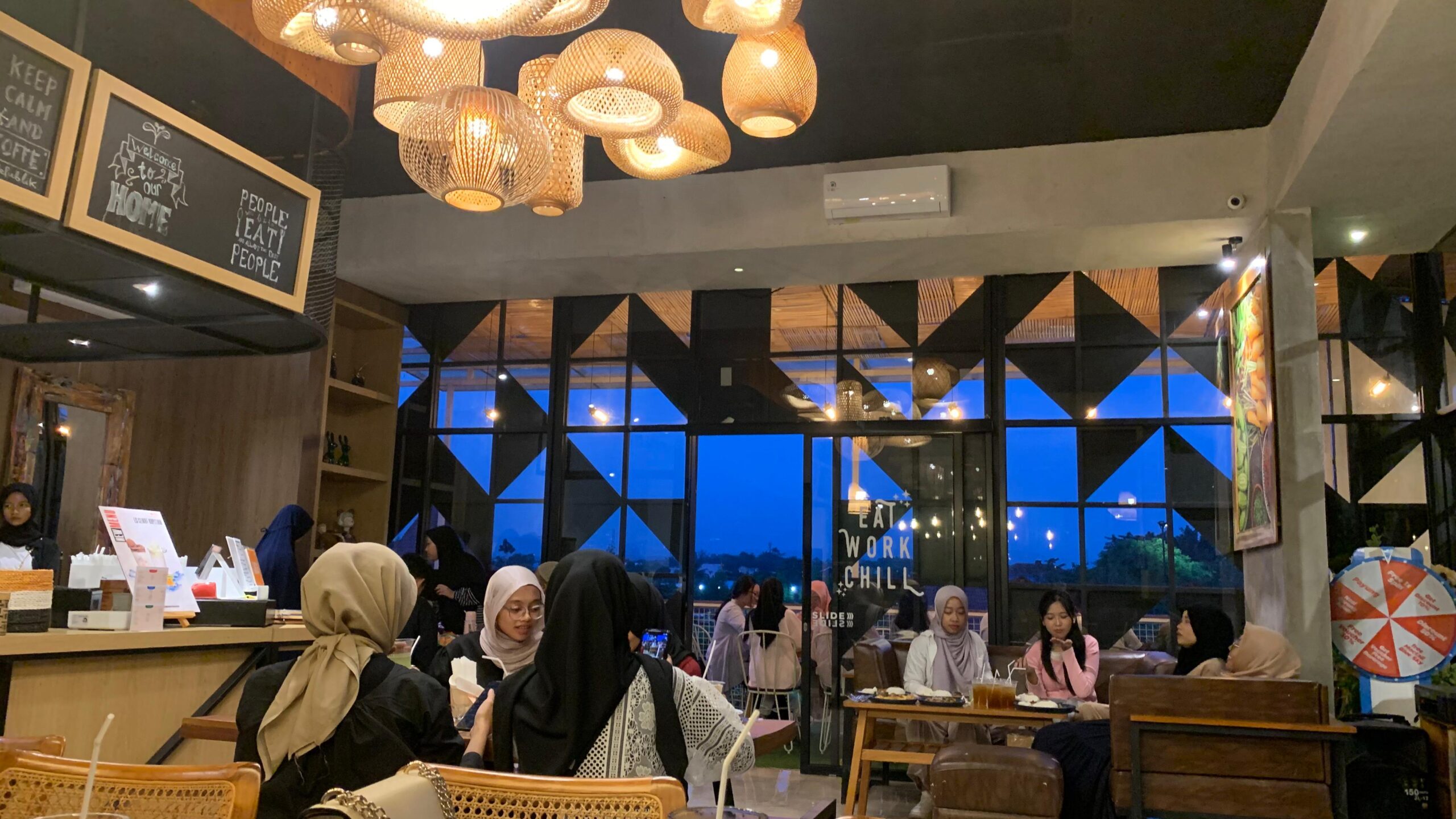 SALT REPUBLIC KOPITIAM, TEMPAT NONGKRONG ESTETIK DAN KEKINIAN DI PURWOKERTO