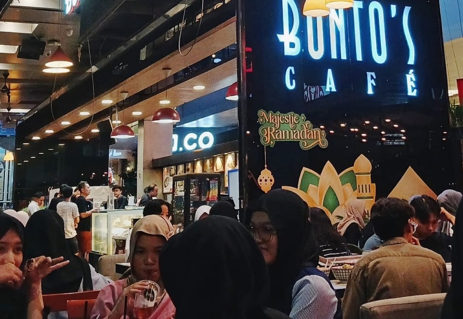 Kombinasi Ideal Buntos dan Rita Super Mall di tengah Aktivitas Kota