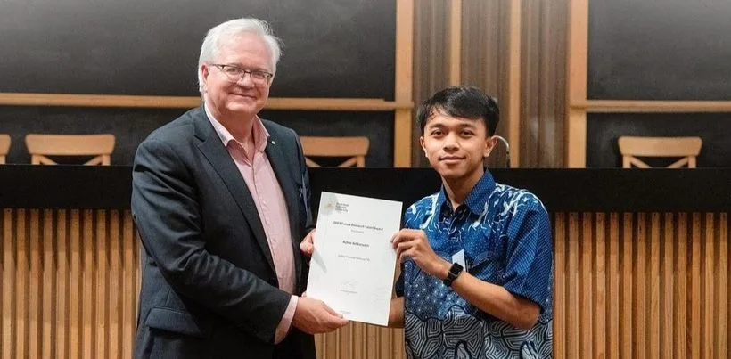 Mahasiswa Berprestasi ITB : Azhar Ikhtiarudin Raih Future Research Talent Award 2023 Australian Nation University  