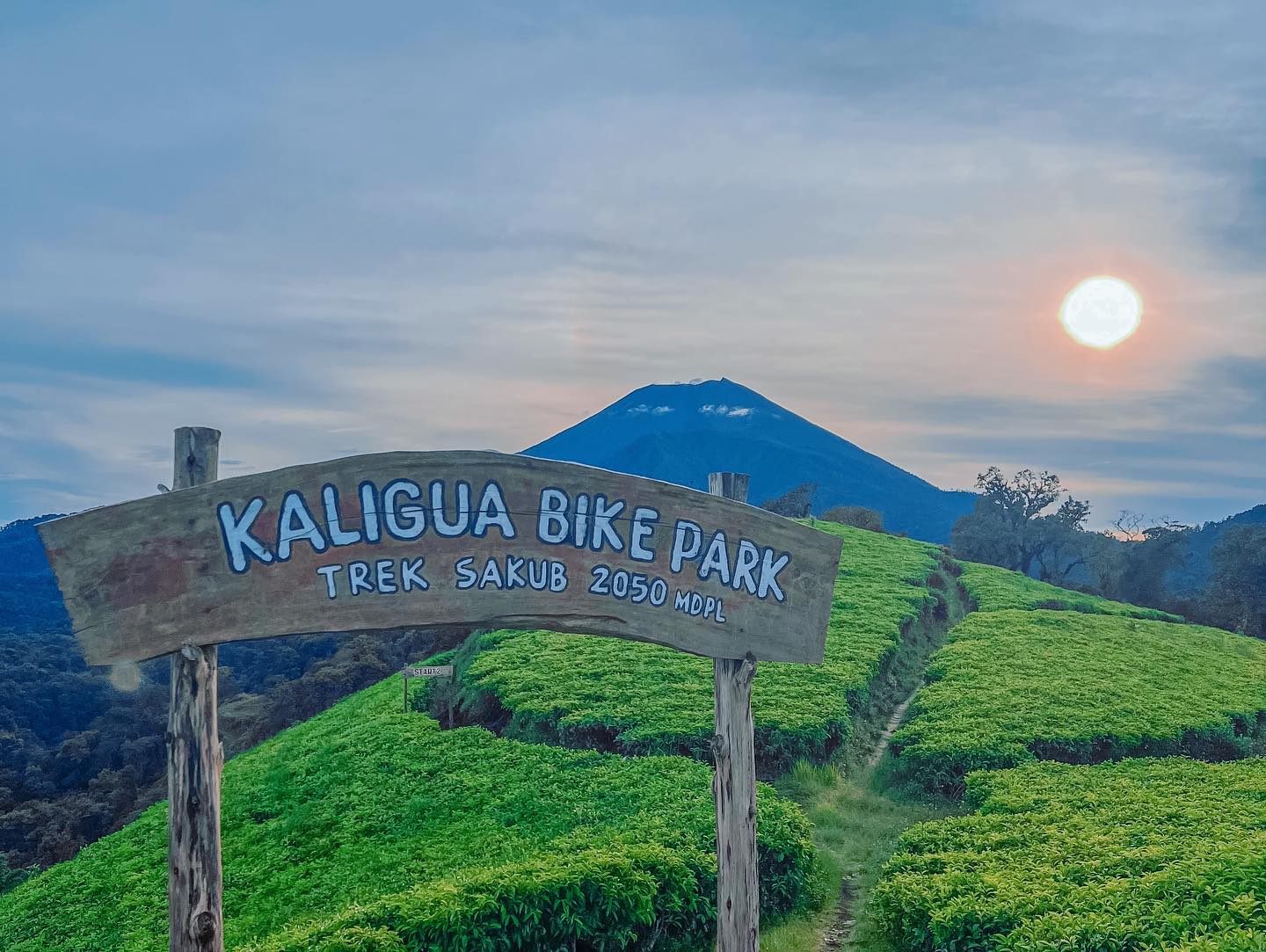 Keindahan Alam Dilihat dari Puncak Sakub Kaligua