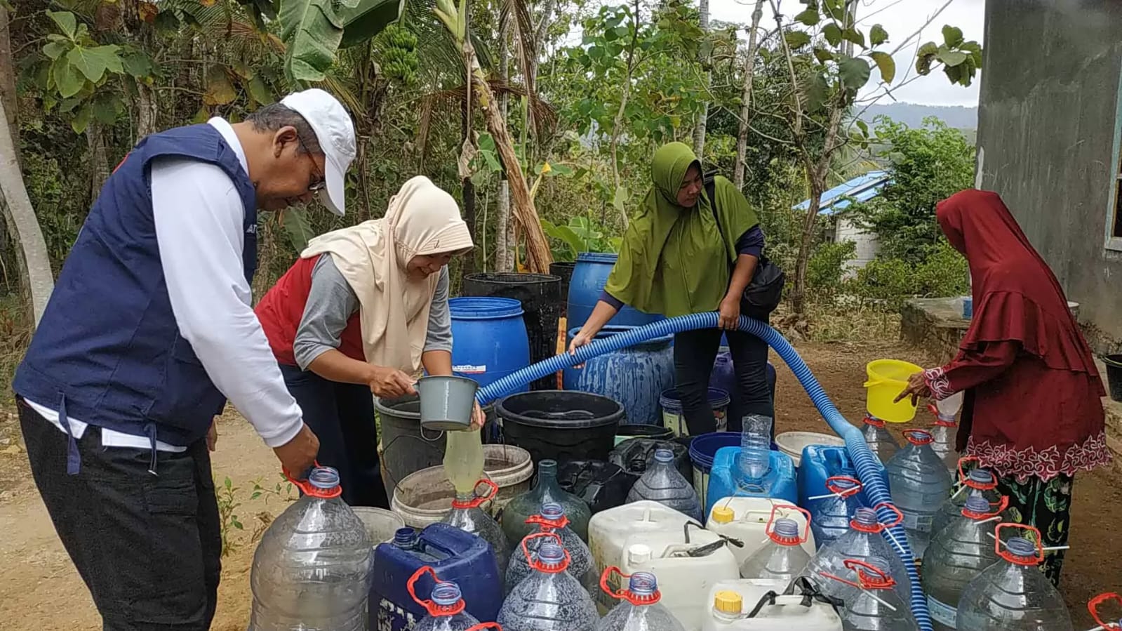 Warga Desa Sered Mengalami Krisis Air, Mengapa?