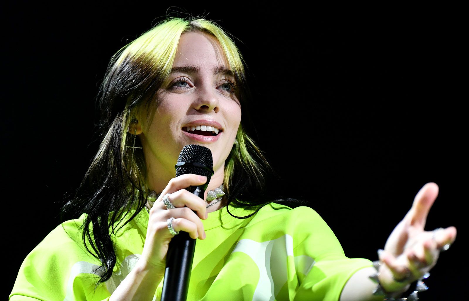 Billie Eilish: Menginspirasi Dunia dengan Lirik yang Mendalam