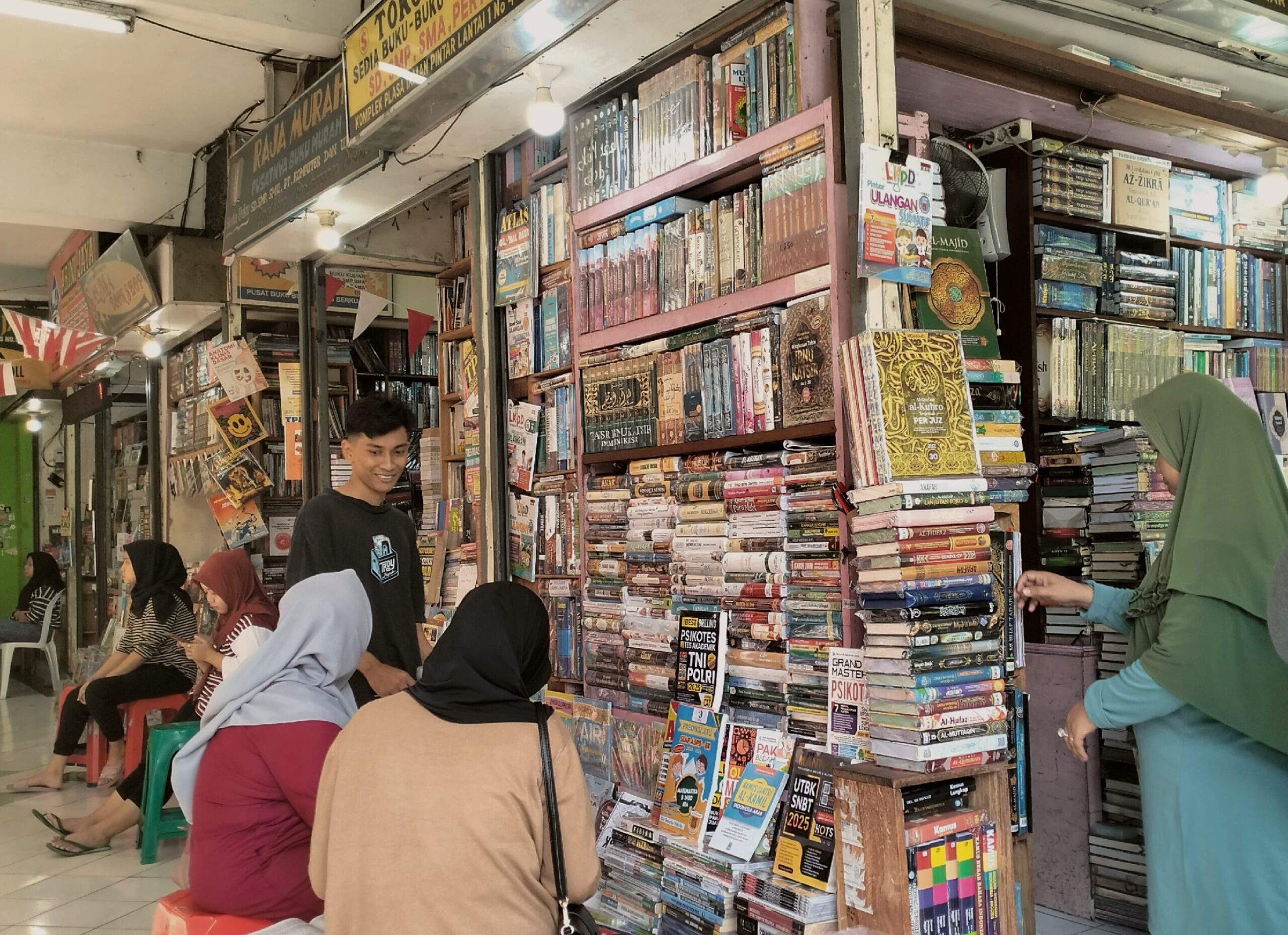 PENCINTA BUKU HARUS TAHU!!! Surganya Buku Ada di Malioboro