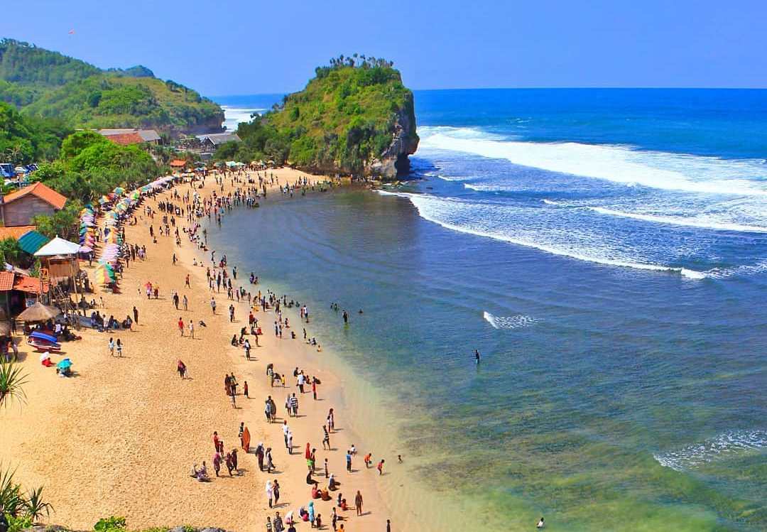 Pesona Pantai Indrayanti di Gunung Kidul: Surga Tersembunyi di Selatan Yogyakarta