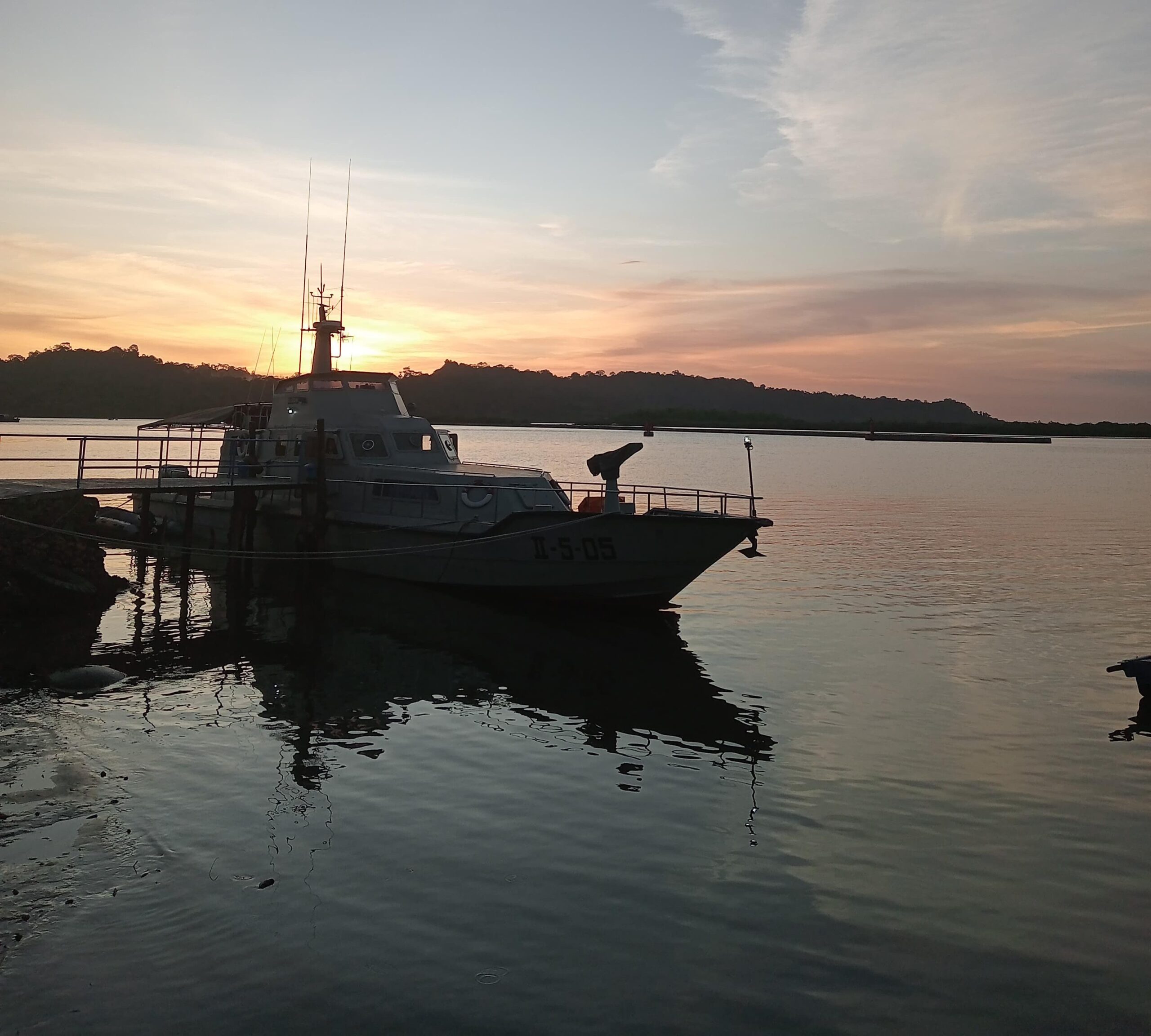 Keindahan Senja Di Pelabuhan Sleko Cilacap