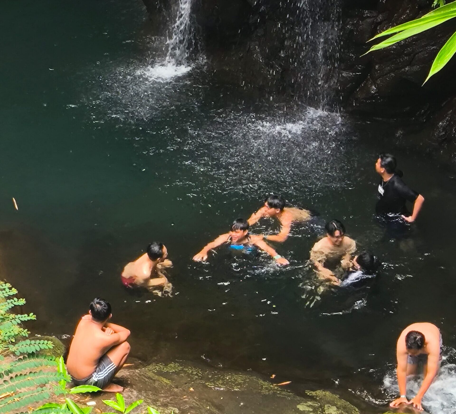 Bhumi Bambu Baturraden: Surga Wisata dengan Air Biru yang Memikat