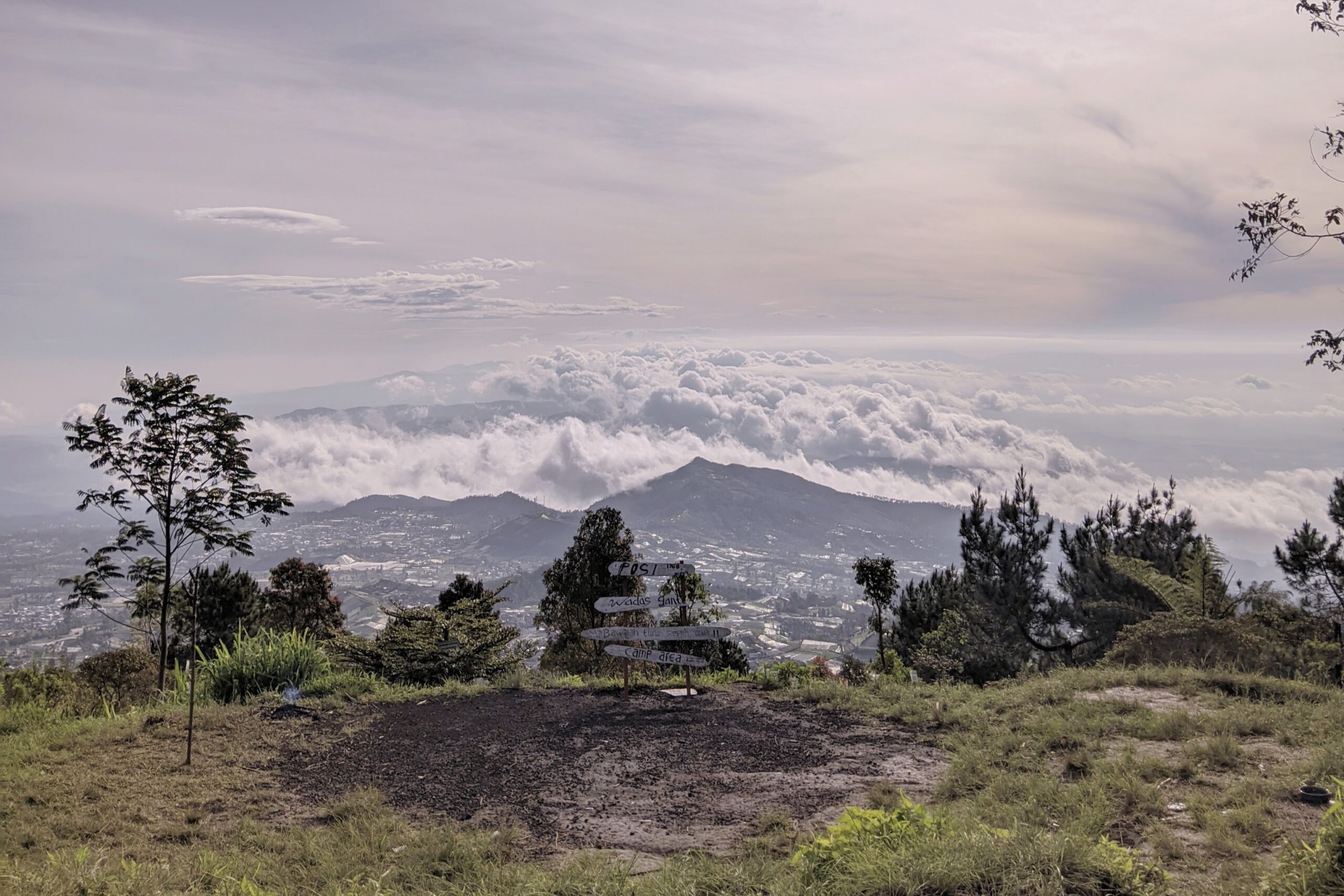 Eksplorasi Gunung Slamet Tanpa Ribet: Keindahan Tersembunyi di Pos 1 Wadas Gantung