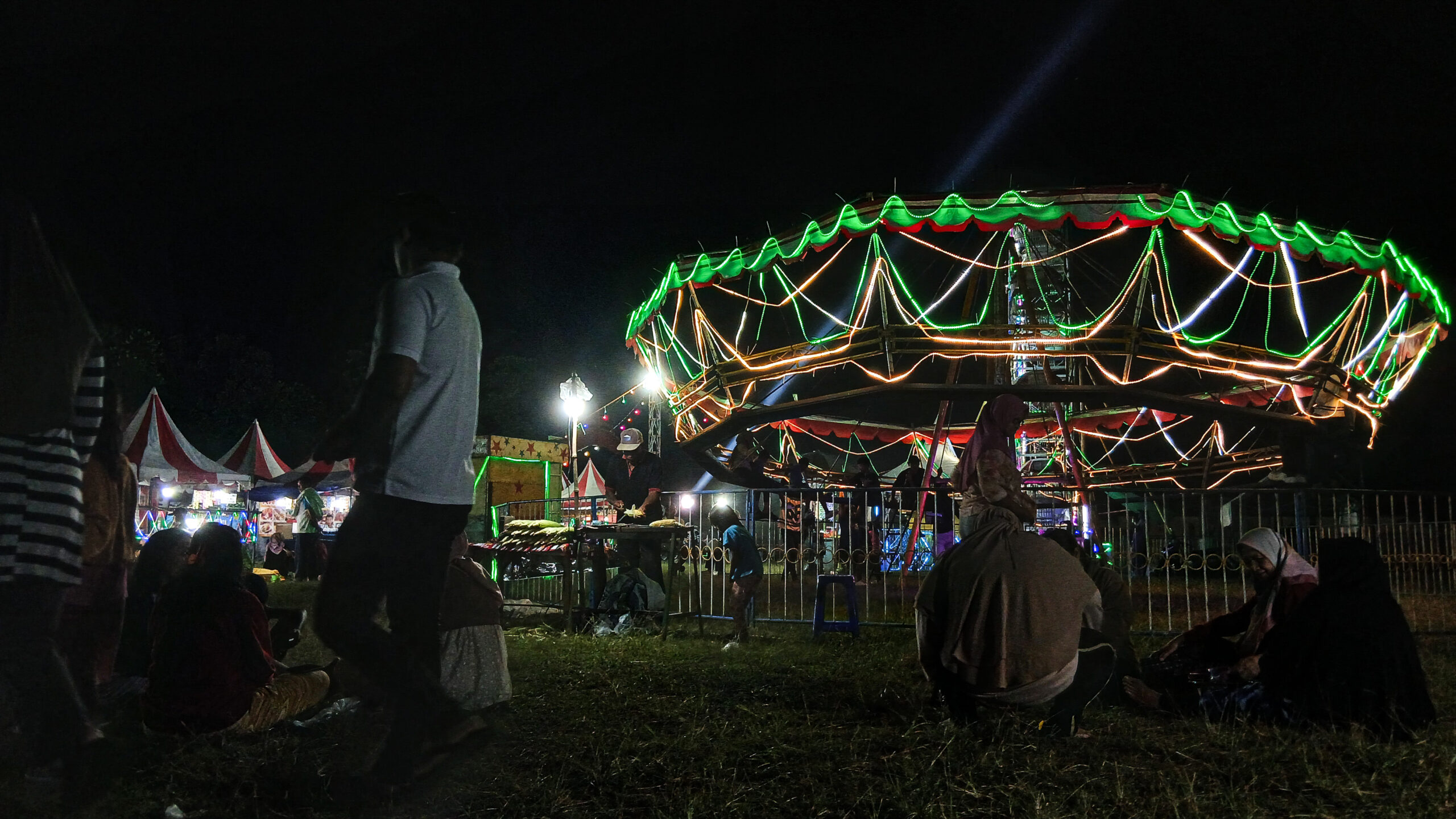 Night Market Meriahkan Lapangan Karang Jambu