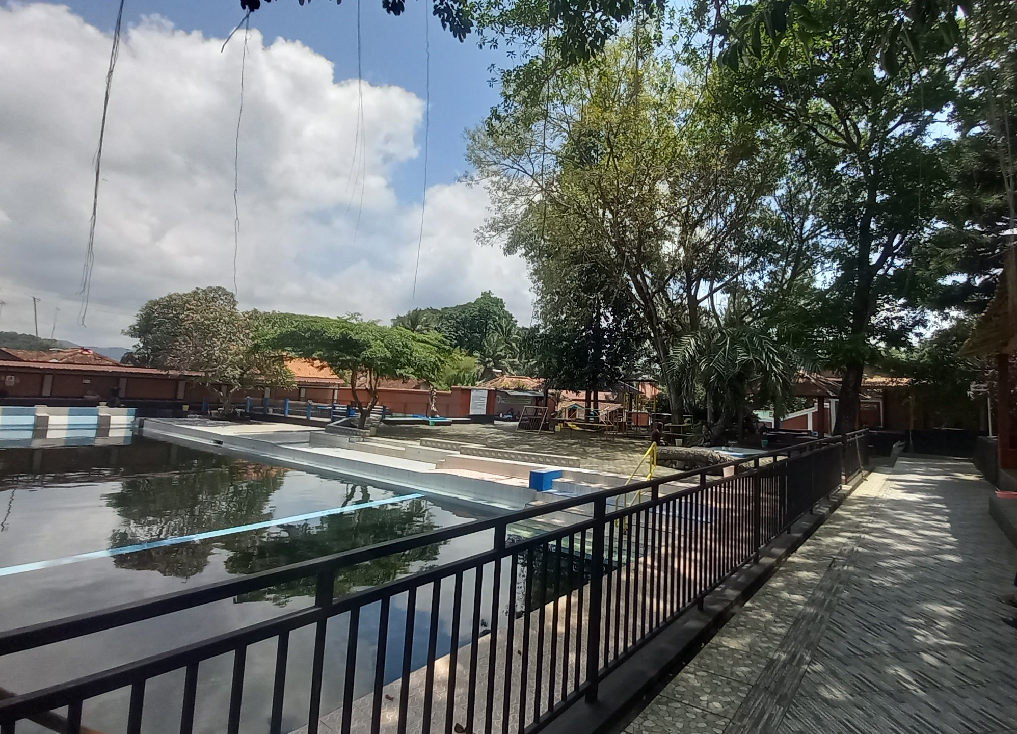 Kolam Renang Tirta Alami Pancasan Tawarkan Kesegaran Air Murni dari Alam