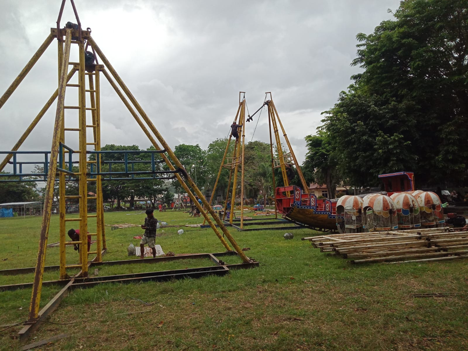 Geliat Persiapan di Lapangan Manunggal Jelang Acara Gombong Expo 2025