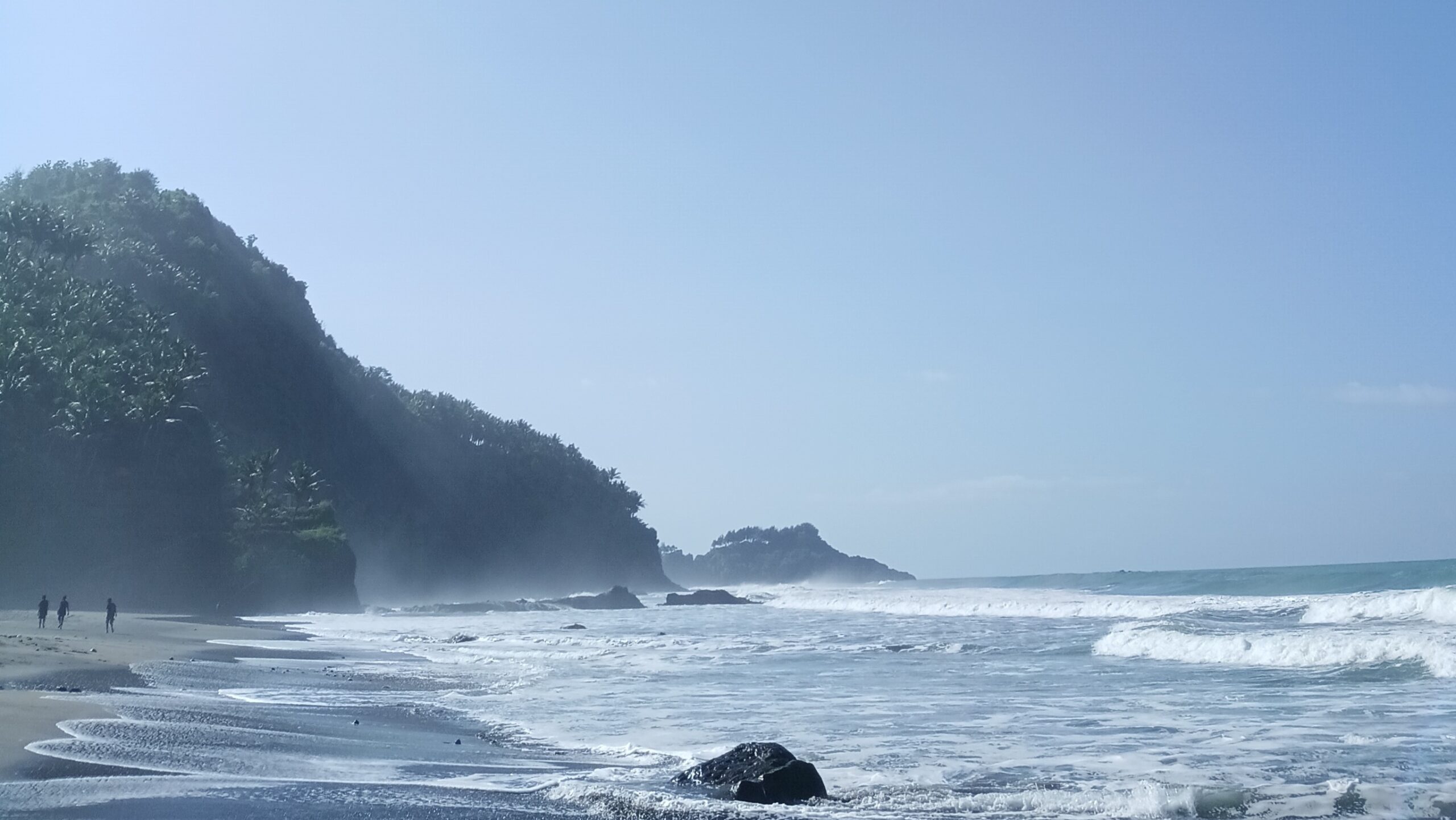 Pantai Pecaron, Keindahan Alami di Balik Perbukitan Kebumen