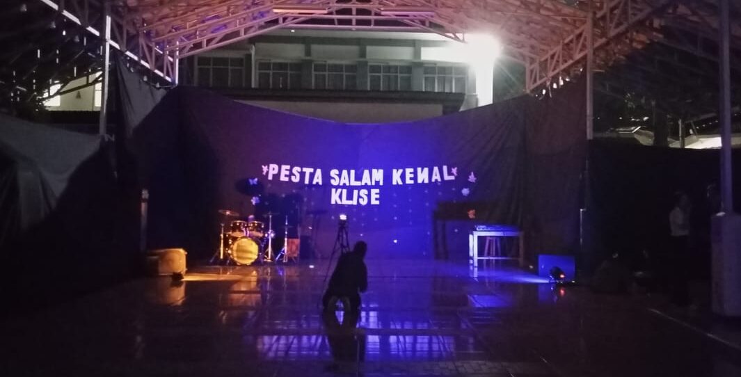 KliSe Unsoed Sambut Mahasiswa Baru FIKES Lewat Minishow Spektakuler
