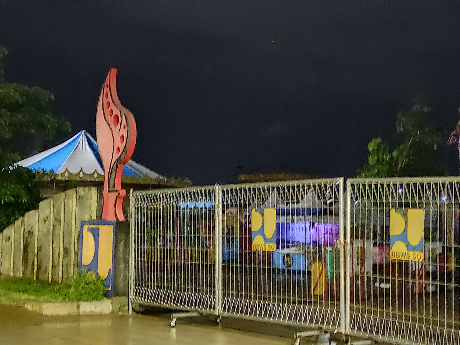 Kondisi pasar malam pasca hujan (Sumber: Dokumentasi pribadi)