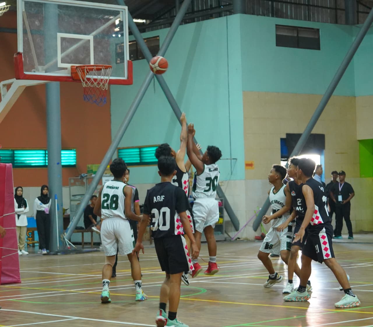 SMANTI Basketball 2025: Adu Skill Basket dan Sportivitas Antar Sekolah di Cilacap