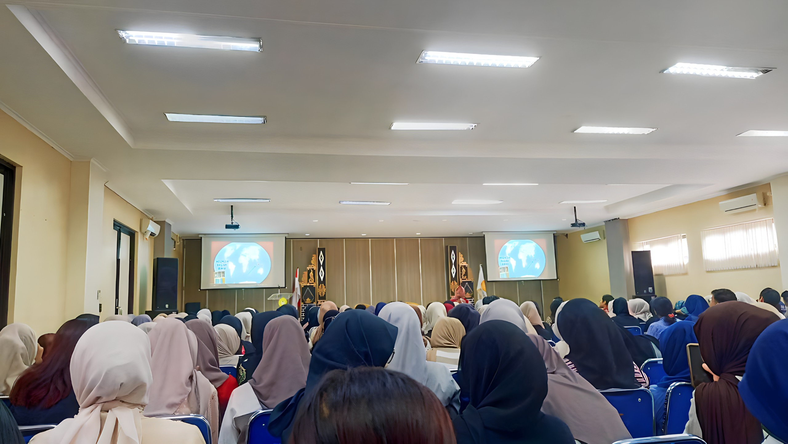 Menjadi Duta Bahasa Lewat BIPA: Pesan Inspiratif dari Dr. Ari Kusmiatun