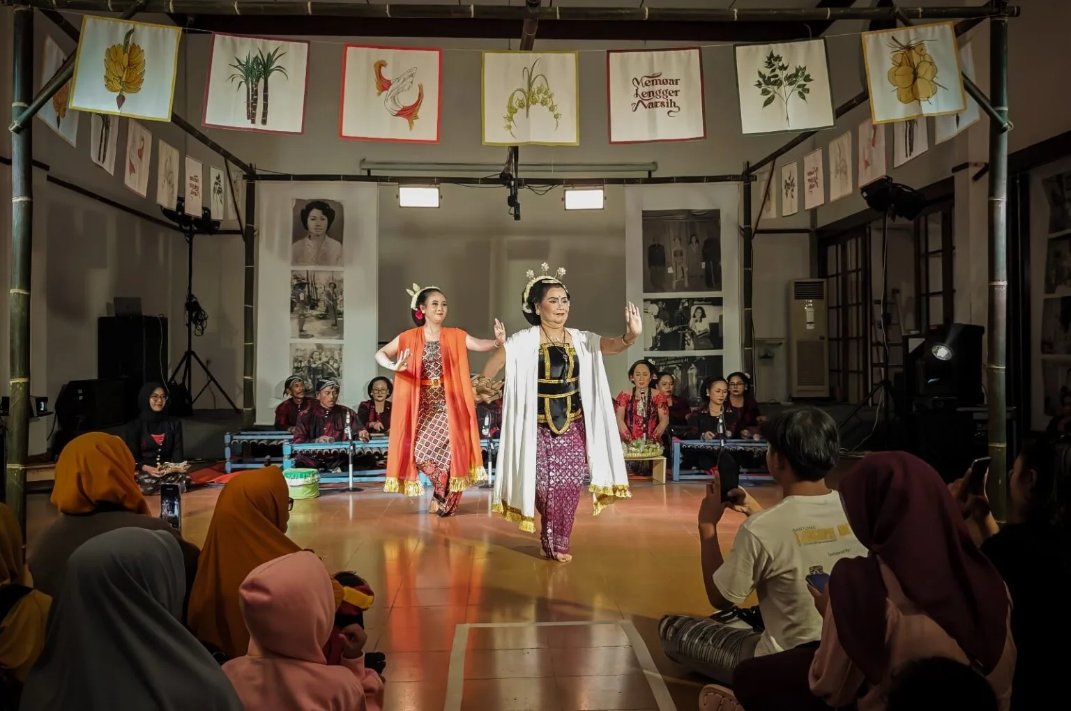 Sampur yang Berkisah: Perempuan, Lengger, dan Cinta pada Budaya
