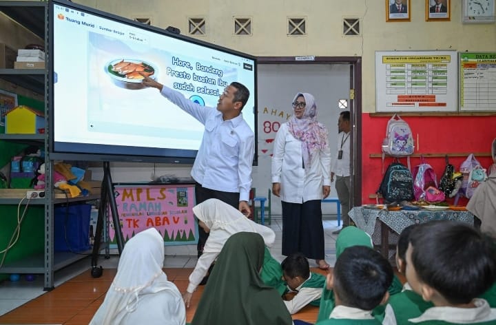 Wamendikdasmen Pantau Revitalisasi dan Digitalisasi Sekolah di Bogor