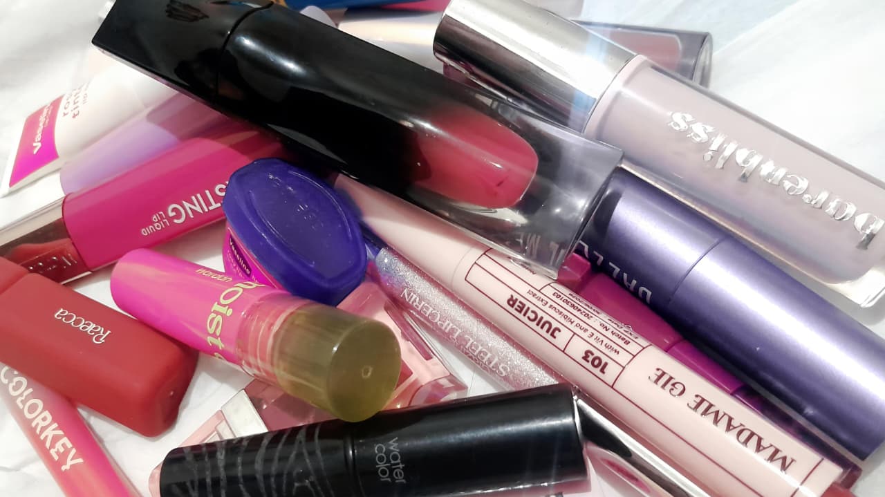 Dijajah Brand Kosmetik: Tantangan Mahasiswa Melawan Godaan Tren Digital