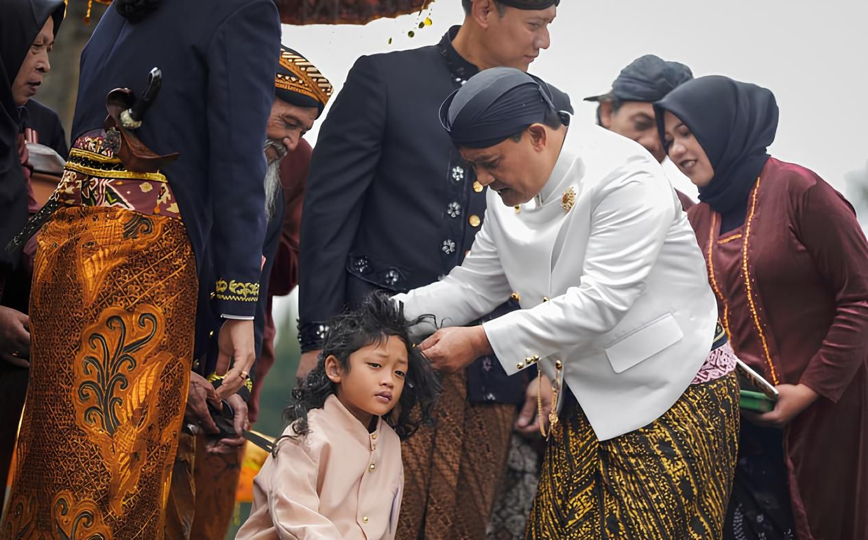 Ruwatan Rambut Gimbal Dieng: Tradisi Sakral yang Terus Hidup dan Menggait Wisatawan