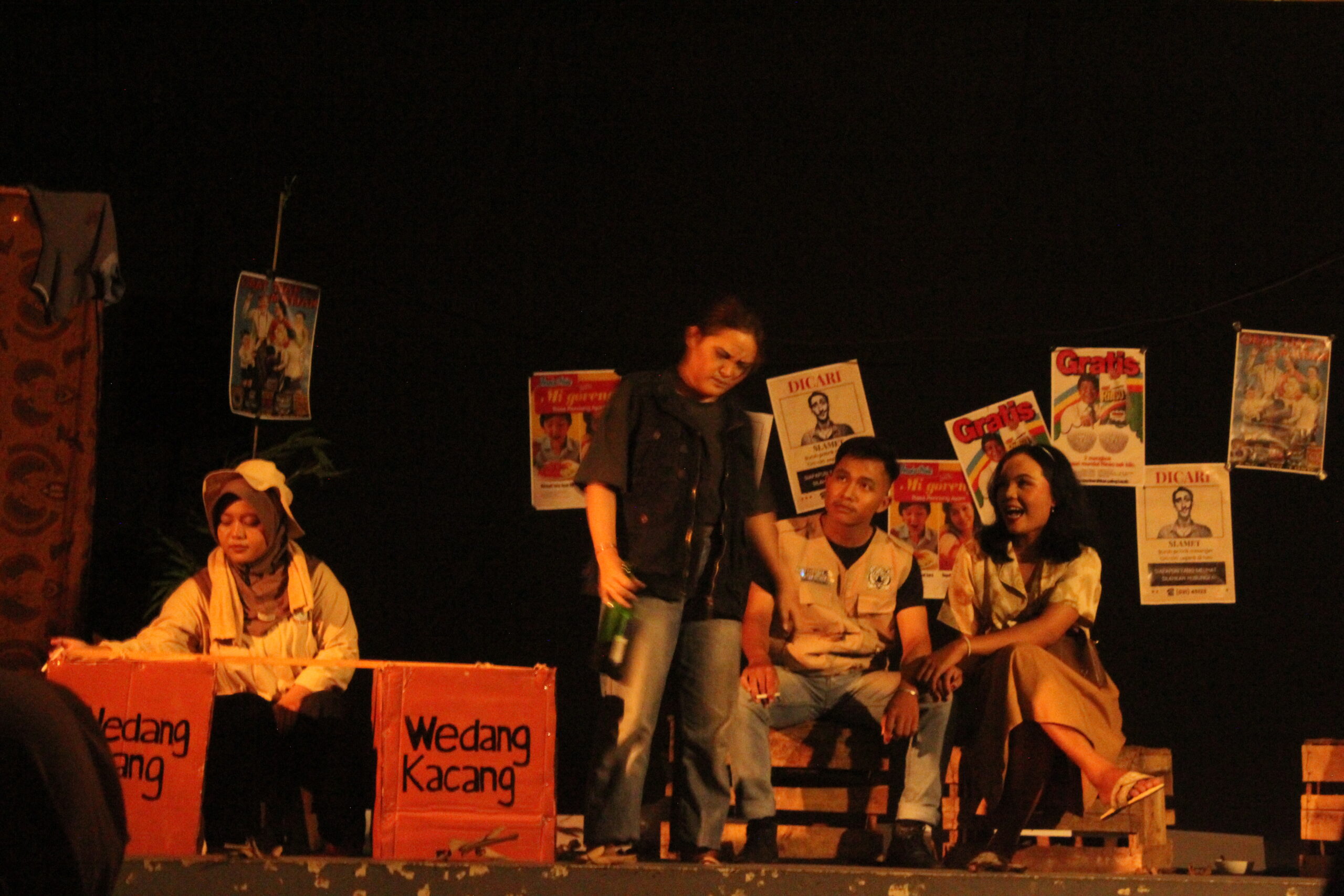 Manusia-manusia di tikungan jalan