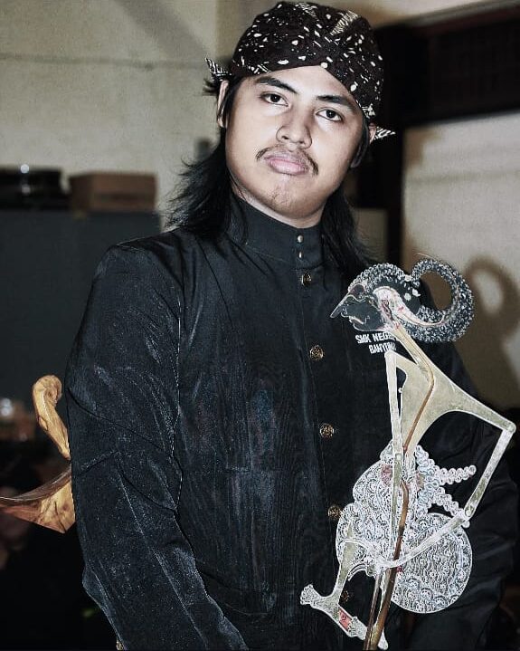Dalang Muda Ki Ulum Karto Diwiryo: Menjaga Identitas Wayang Banyumasan di Tengah Modernisasi